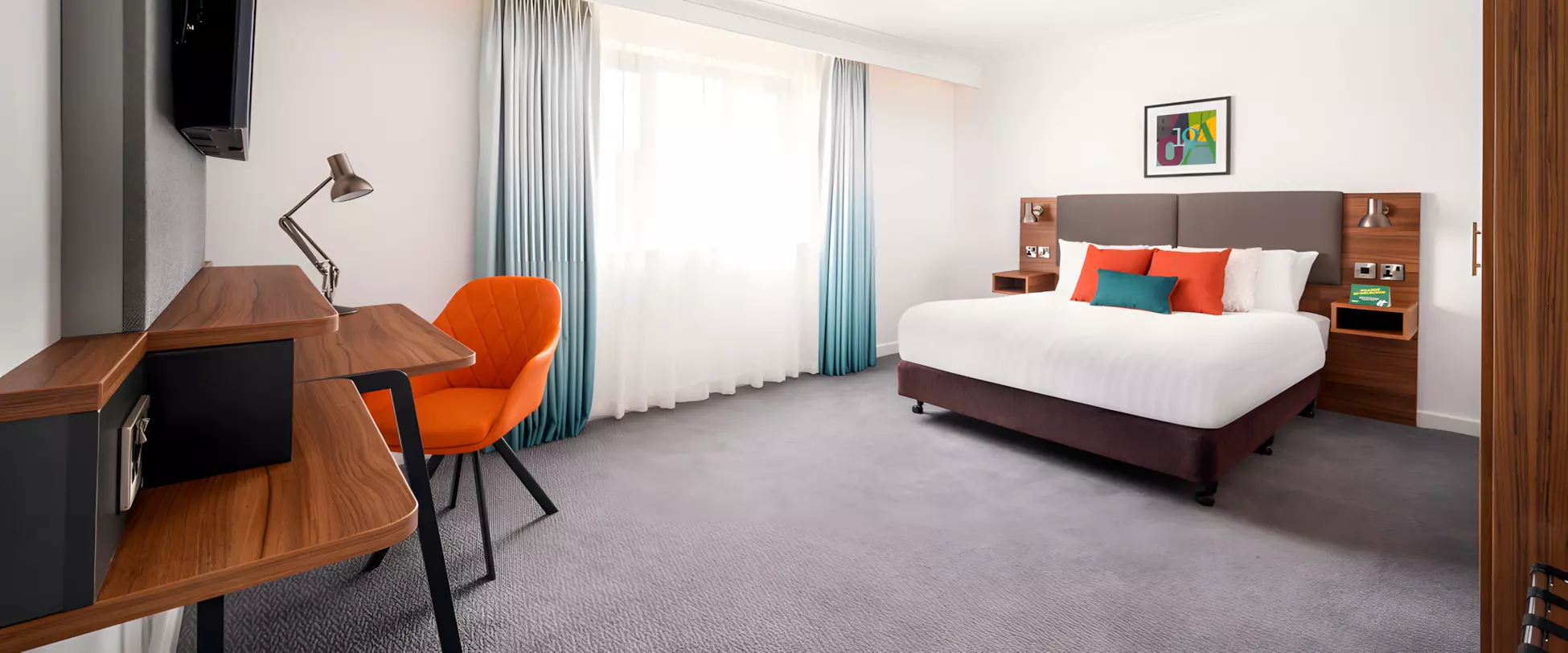 Holiday Inn Bromsgrove Bedroom.